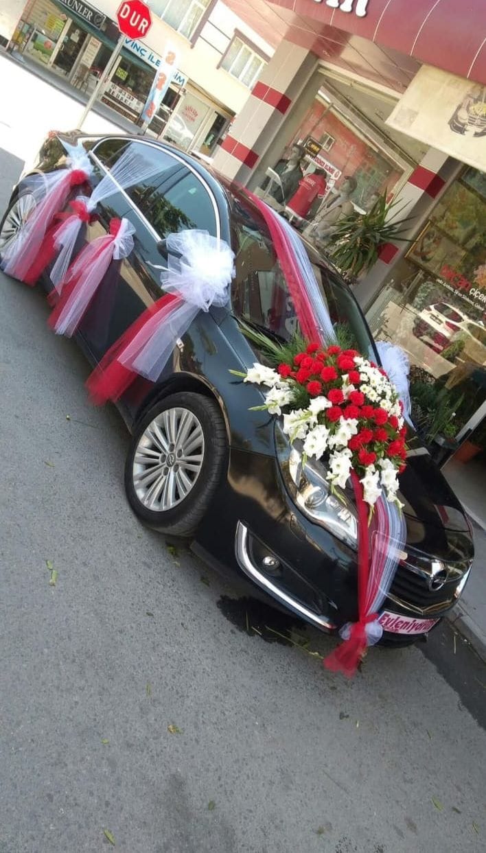 Premium Red & White Wedding Car Floral Décor