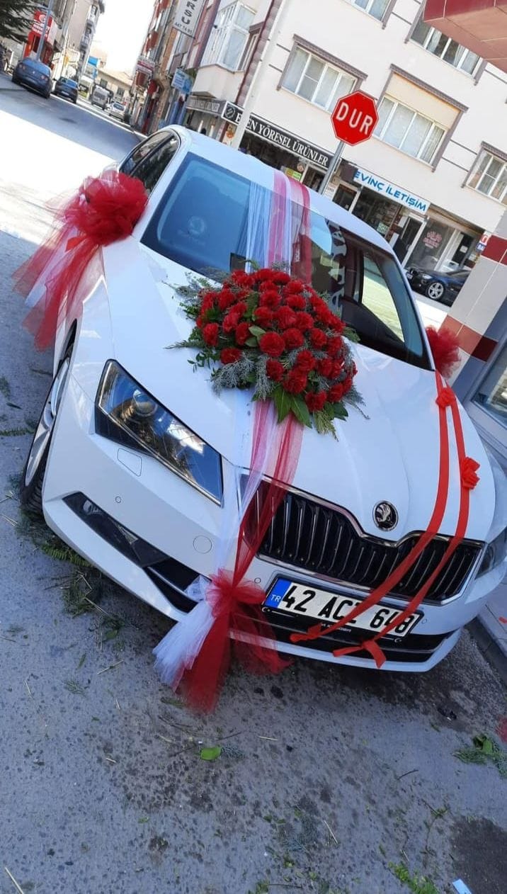 Red Bloom Skoda Wedding Car Decoration