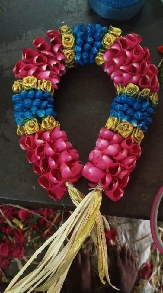 Royal Blue, Pink & Gold Rose Gajra