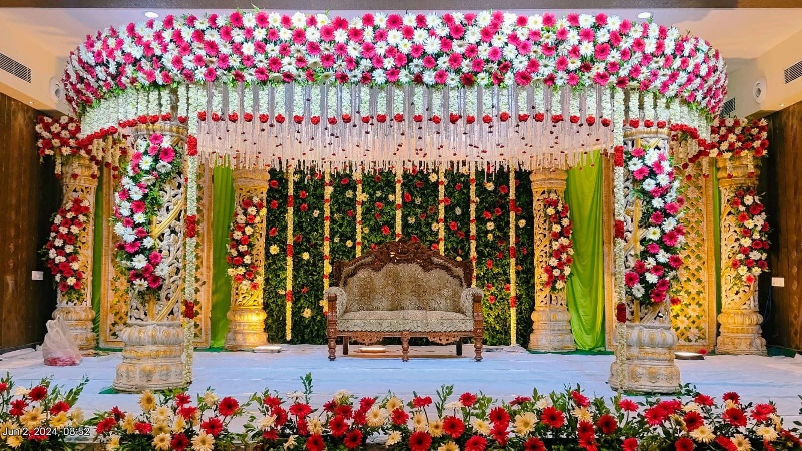 Majestic Gerbera Daisy Floral Stage Decor