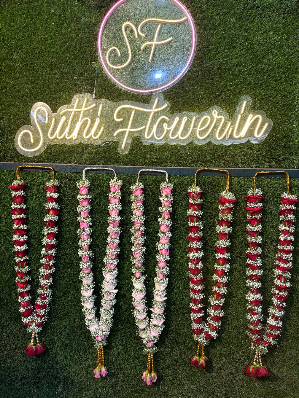 Elegant Rose & Baby's Breath Garlands for Guests